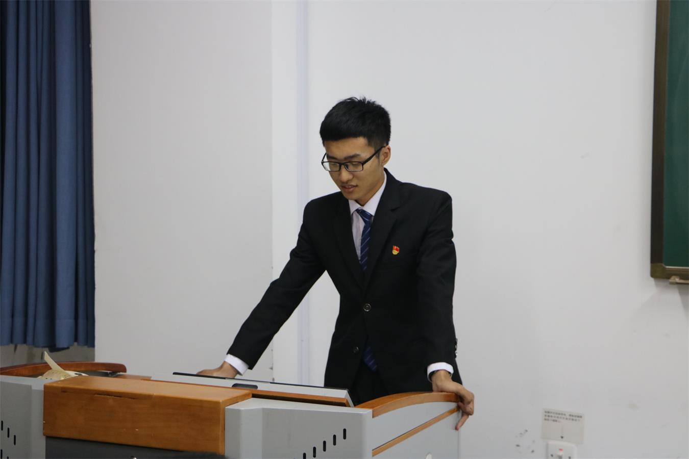 学生第二党支部学生党员王齐灿 学生第二党支部学生党员王齐灿