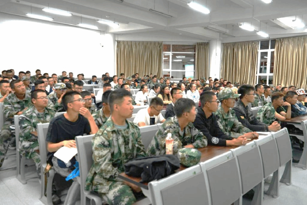 年级大会会议现场 年级大会会议现场