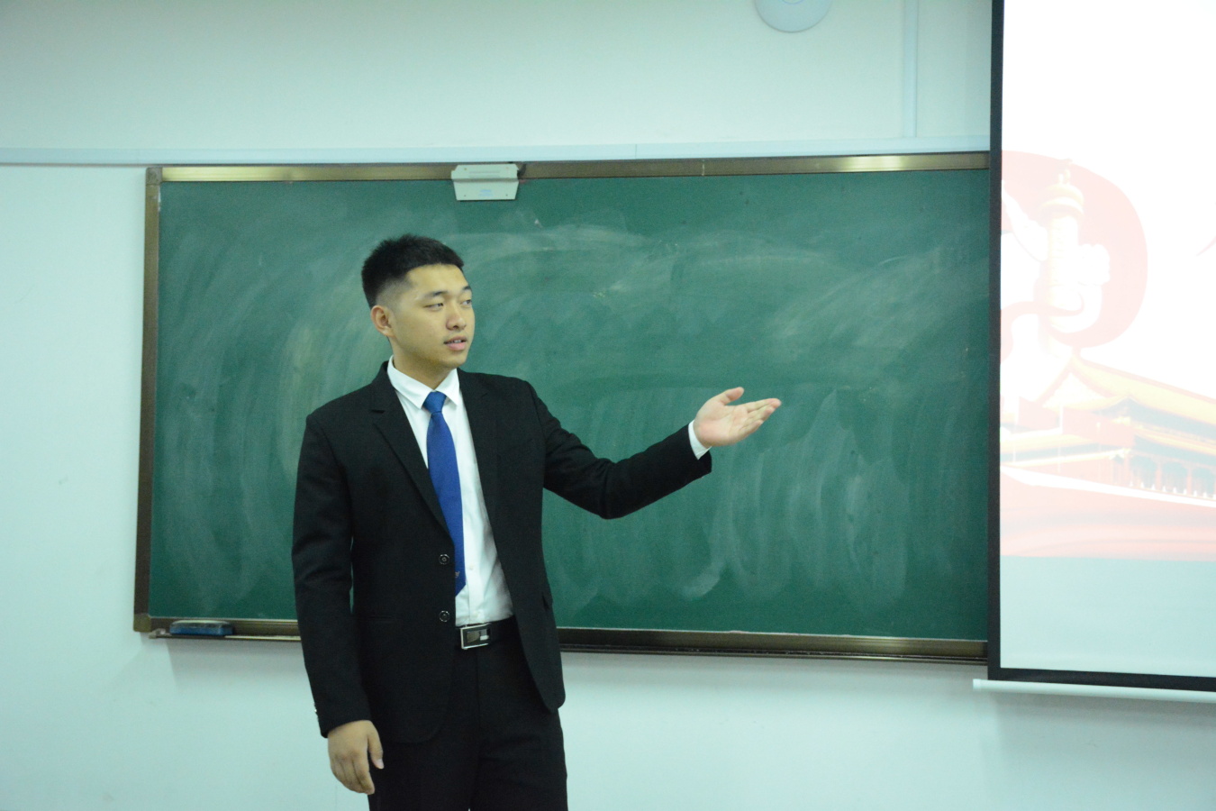 学生第一党支部学生党员杨成潜 学生第一党支部学生党员杨成潜