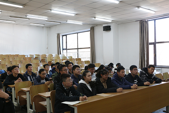 与会人员认真听讲 与会人员认真听讲