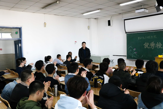 优秀校友与同学们互动交流