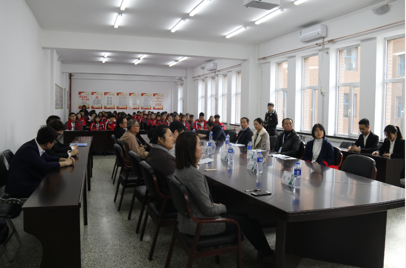 (2)座谈会现场 (2)座谈会现场