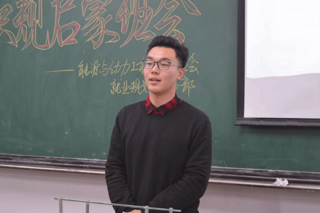 (2)就业部同学对该专业未来就业及考研方向作出指导 (2)就业部同学对该专业未来就业及考研方向作出指导