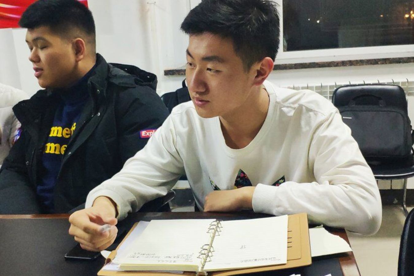 主持人王铭棋 主持人王铭棋