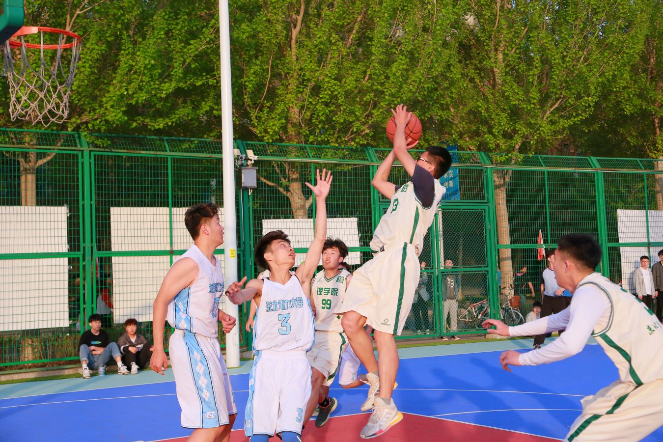 2理学院陈诺后仰跳投 2理学院陈诺后仰跳投