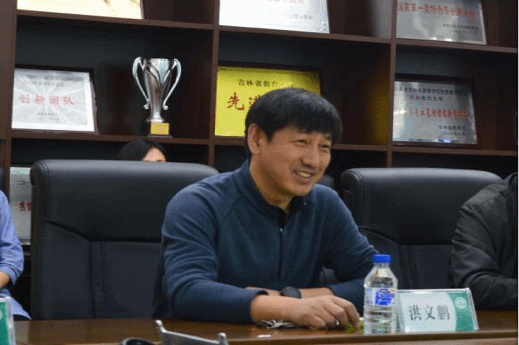 （2）洪文鹏院长对钟校长一行人的到来表示欢迎