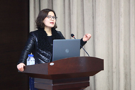 我院分团委书记佟金梅老师主持交流会