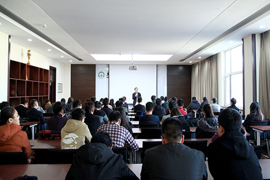 我院分团委书记佟金梅老师主持交流会